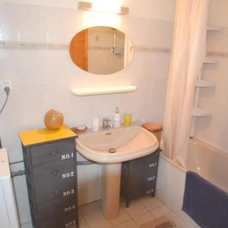 Appartement Joli 2 Pièces Climatisé Avec Terrasse